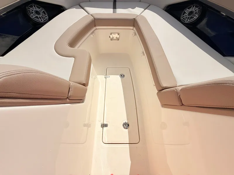Slide: The Image of Boston Whaler 330 Vantage 2027 - 80