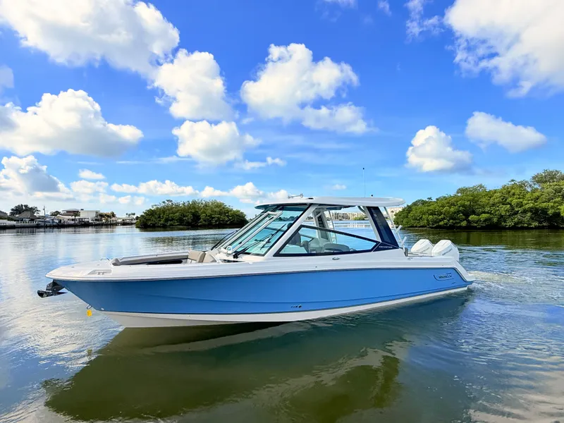 Slide: The Image of Boston Whaler 330 Vantage 2027 - 3