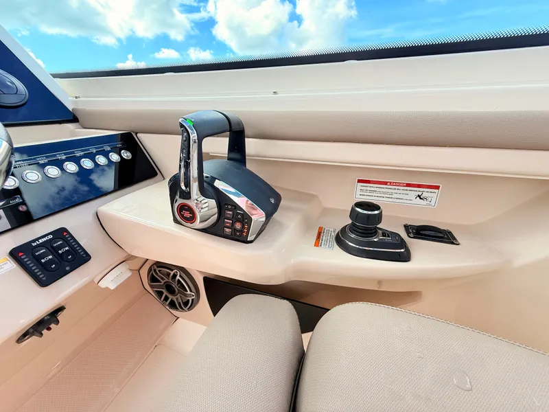 Slide: The Image of Boston Whaler 330 Vantage 2027 - 52