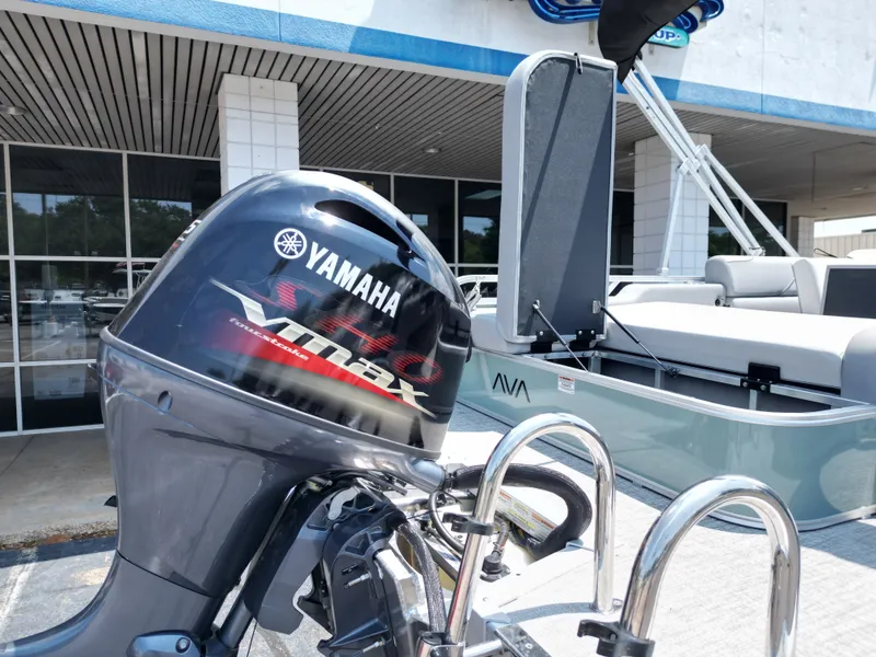 Slide: The Image of Avalon VNT VRB21 2026 with Yamaha Vmax outboard motor. - 11