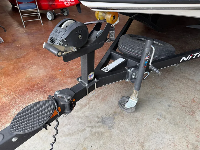 Slide: The Image of Trailer hitch of a 2024 Nitro Z18 Pro boat. - 22