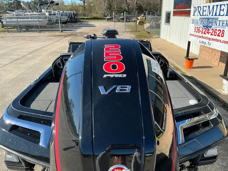 Slide: The Image of 2024 Ranger Z520R boat with V8 engine at Premier Boating Center. - 11