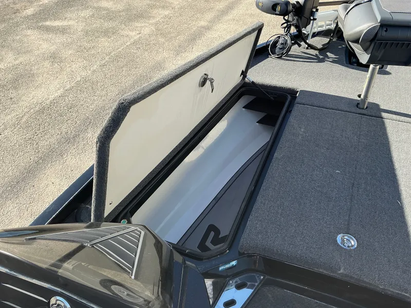 Slide: The Image of 2024 Ranger Z520R boat with open storage compartment on deck. - 33