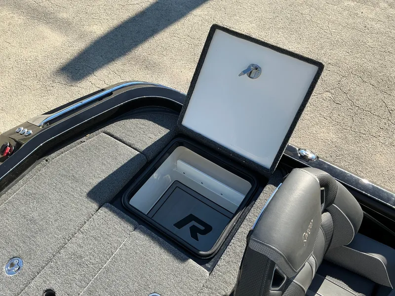 Slide: The Image of 2024 Ranger Z520R boat with open storage compartment. - 43