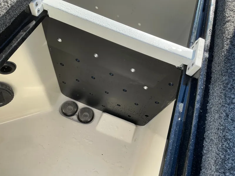 Slide: The Image of Interior view of Ranger Z520R 2024 boat compartment. - 45