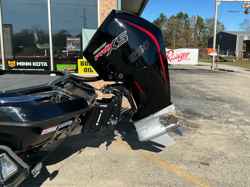Slide: The Image of 2024 Ranger Z520R boat with Mercury Pro XS engine. - 5