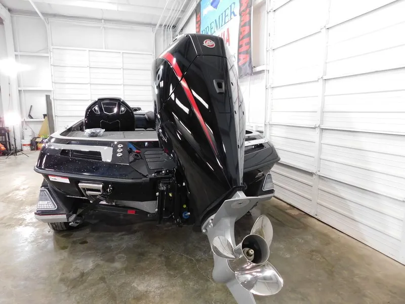 Slide: The Image of 2024 Ranger Z521R boat with powerful outboard motor. - 15