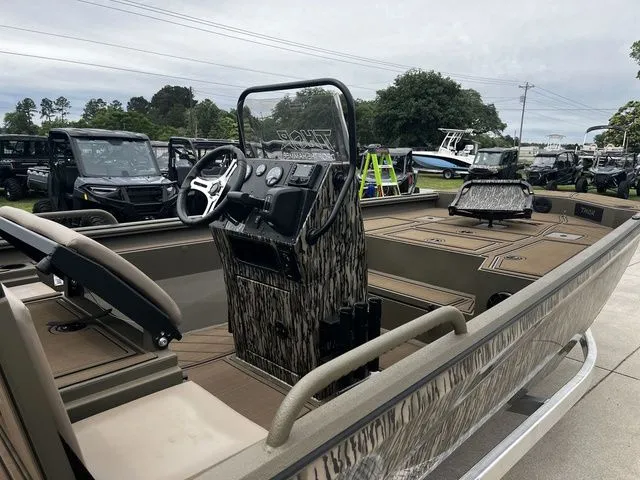 Slide: The Image of 2026 Thor LH1900CC boat with Baystar steering, Mossy Oak design. - 14