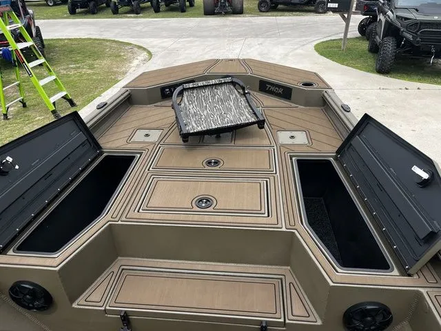 Slide: The Image of Thor LH1900CC boat 2026 with storage compartments and Baystar steering. - 18