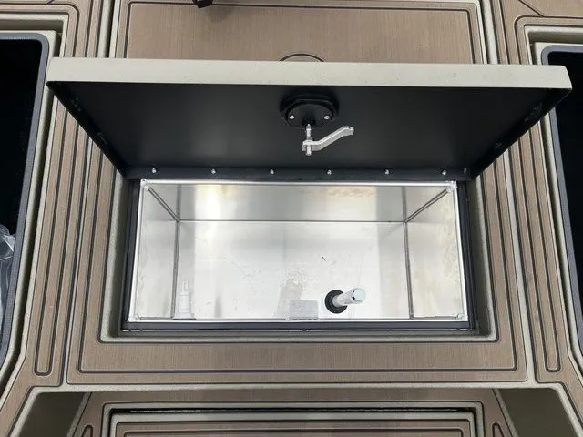 Slide: The Image of Thor LH1900CC 2026 boat hatch with open lid. - 21