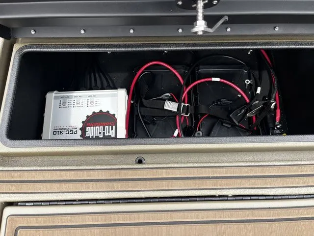 Slide: The Image of Thor LH1900CC boat electronics with Pro Guide battery, 2026 model. - 22