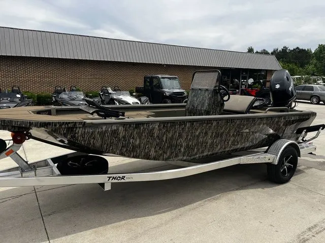Slide: The Image of Thor LH1900CC boat with Mossy Oak design on trailer. - 28