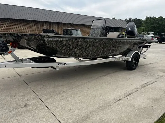 Slide: The Image of 2026 Thor LH1900CC boat with Mossy Oak design on trailer. - 5