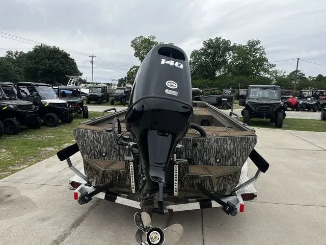 Slide: The Image of 2026 Thor LH1900CC boat with Baystar steering, Mossy Oak design. - 7