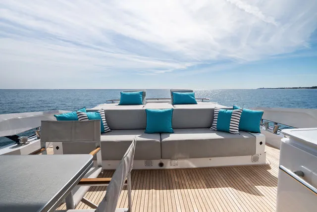 Slide: The Image of Azimut Fly 50 2022 - 46