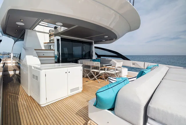 Slide: The Image of Azimut Fly 50 2022 - 47
