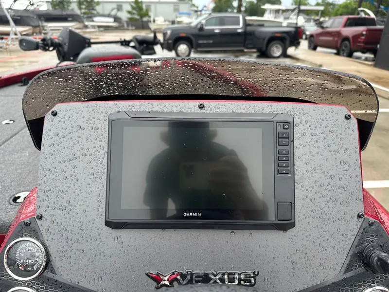 Slide: The Image of Vexus AVX1880 2025 with Garmin display, rain-soaked outdoors. - 15