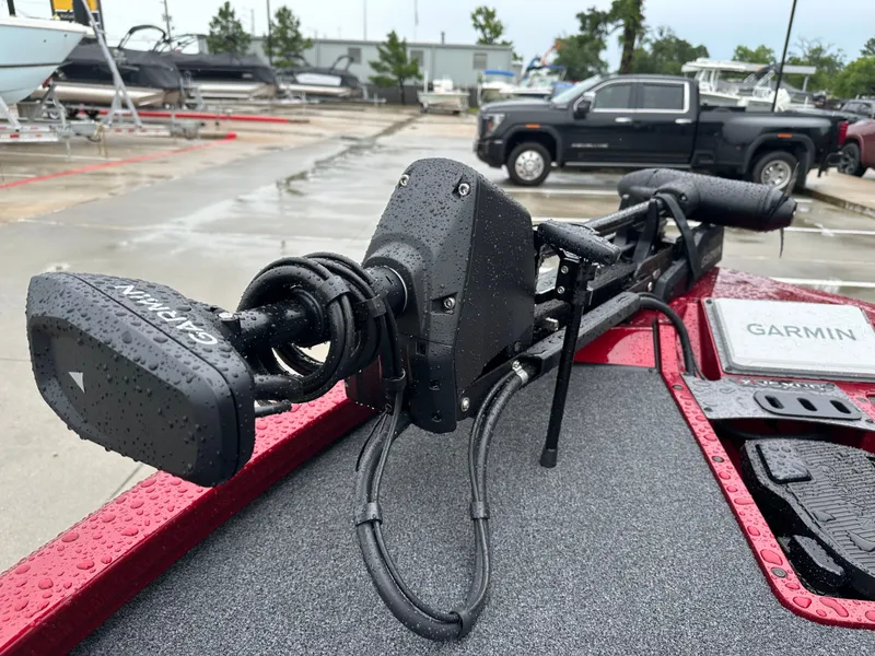 Slide: The Image of Vexus AVX1880 2025 with Garmin equipment in the rain. - 19