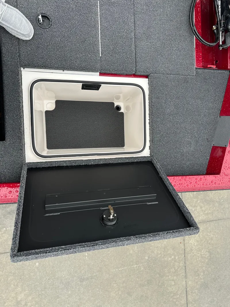 Slide: The Image of Vexus AVX1880 2025 boat hatch with storage compartment. - 27