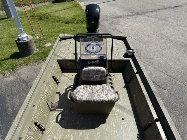 Slide: The Image of 2022 Tracker 1860CC Jon MXW Grizzly boat interior view. - 5