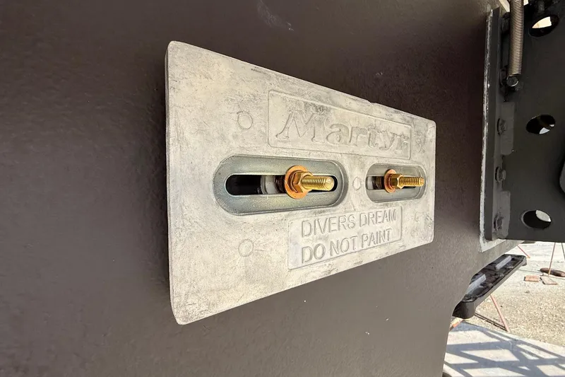 Slide: The Image of Zinc anode on 2010 Sea Ray 450 Sundancer, labeled "Divers Dream Do Not Paint." - 59