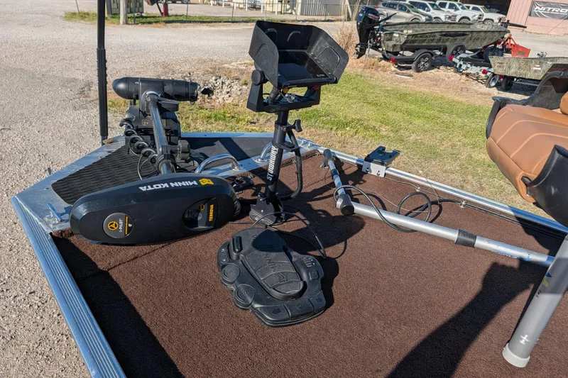 Slide: The Image of 2018 Tracker Bass Tracker 40th Anniversary Heritage Edition with Minn Kota trolling motor. - 11