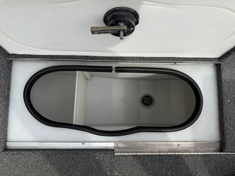 Slide: The Image of Alumacraft Navigator 175 CS 2010 boat hatch with rubber seal. - 15