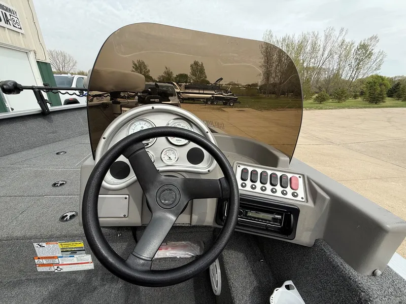 Slide: The Image of Dashboard of a 2010 Alumacraft Navigator 175 CS boat. - 19