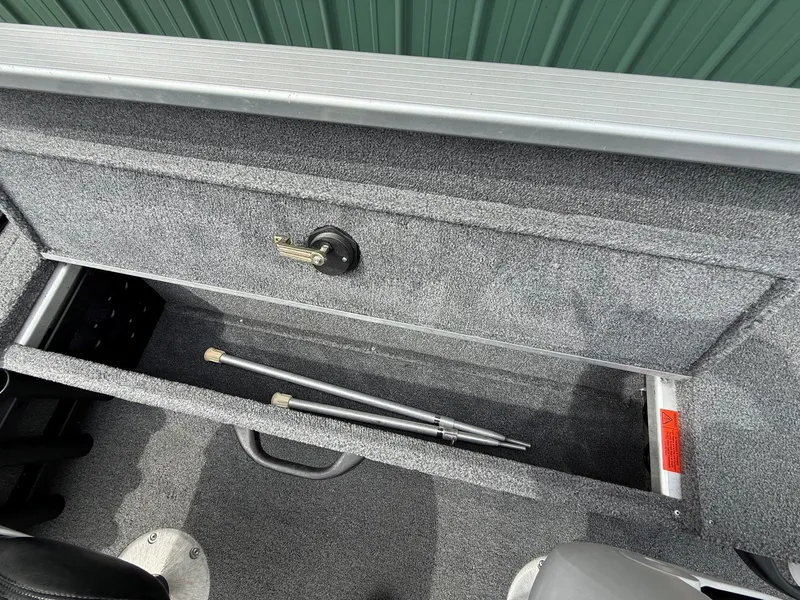 Slide: The Image of Interior view of a 2010 Alumacraft Navigator 175 CS boat. - 29