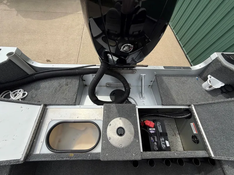 Slide: The Image of Interior view of a 2010 Alumacraft Navigator 175 CS boat. - 30