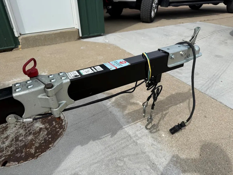 Slide: The Image of Trailer hitch of a 2010 Alumacraft Navigator 175 CS. - 32