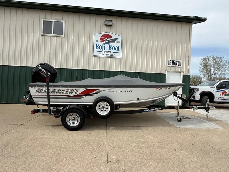 Slide: The Image of 2010 Alumacraft Navigator 175 CS boat in front of Boji Boat building. - 33