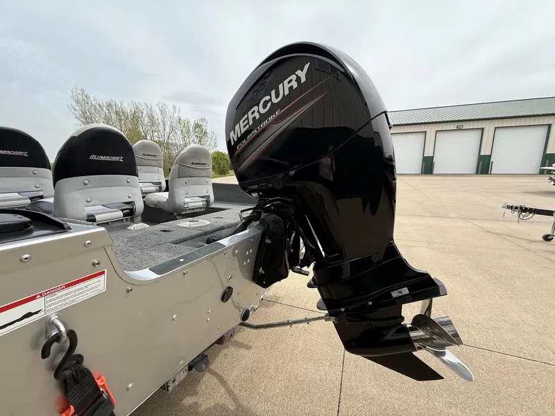 Slide: The Image of 2010 Alumacraft Navigator 175 CS with Mercury outboard motor. - 6