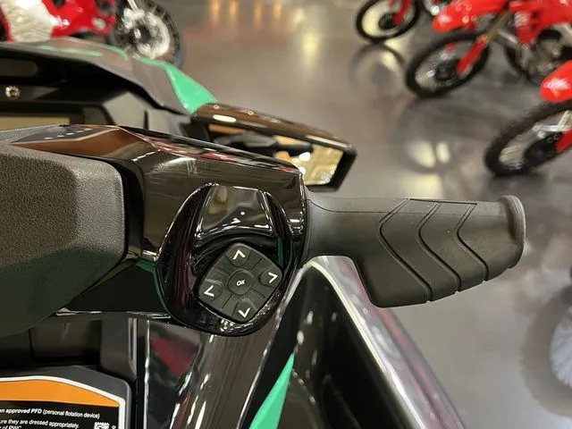 Slide: The Image of Close-up of Sea-Doo GTI SE 130 2026 handlebar grip. - 9