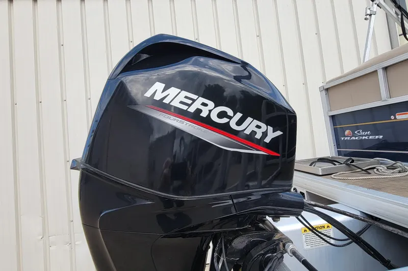 Slide: The Image of Mercury outboard motor on 2020 SUNTRACKER BASS BUGGY 16 XLS boat, side view. - 4