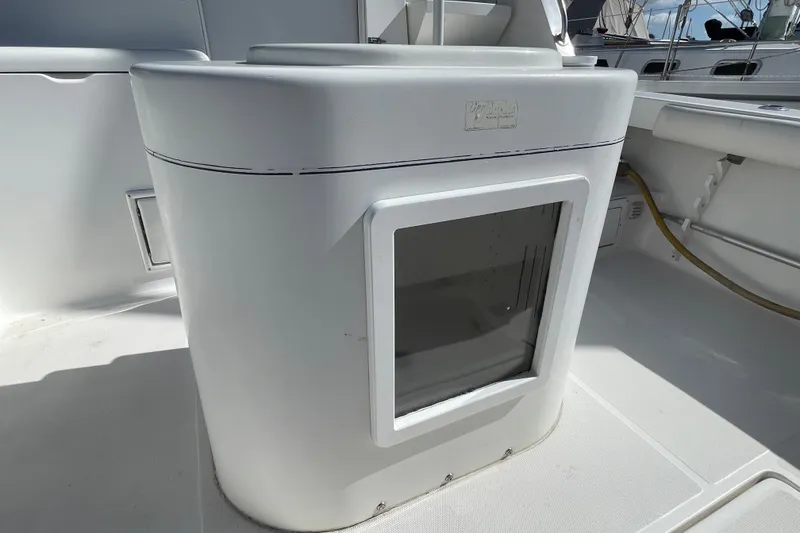 Slide: The Image of 2003 Luhrs 34 Convertible boat deck with storage compartment. - 10