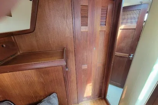 Slide: The Image of DOOR ACCESSING V-BERTH WITH HEAD TO STBD - 25