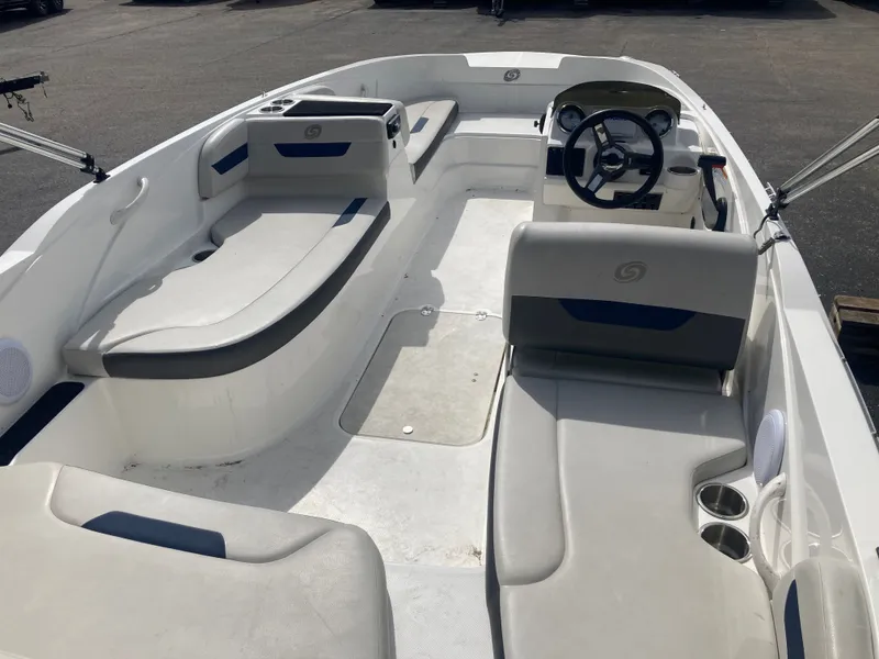 Slide: The Image of Interior of a 2020 Hurricane SunDeck Sport 185 OB boat. - 8