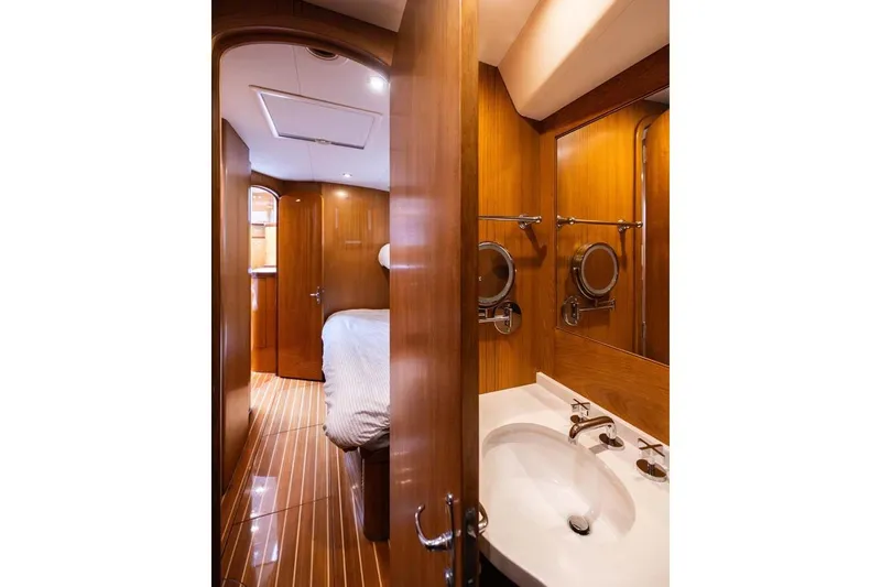 Slide: The Image of Guest Stateroom Head - 21