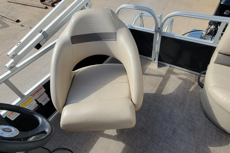 Slide: The Image of Captain's chair on 2022 SUNTRACKER BASS BUGGY 16 XLS pontoon boat deck. - 23