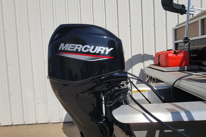 Slide: The Image of Mercury outboard motor on 2022 SUNTRACKER BASS BUGGY 16 XLS boat, with red fuel tank. - 9