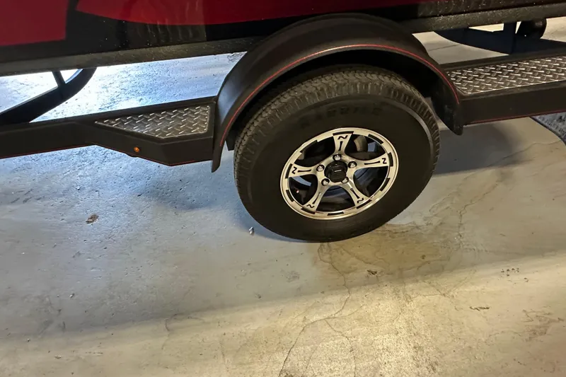 Slide: The Image of Trailer wheel of a 2021 Nitro Z18 Pro on a concrete floor. - 26