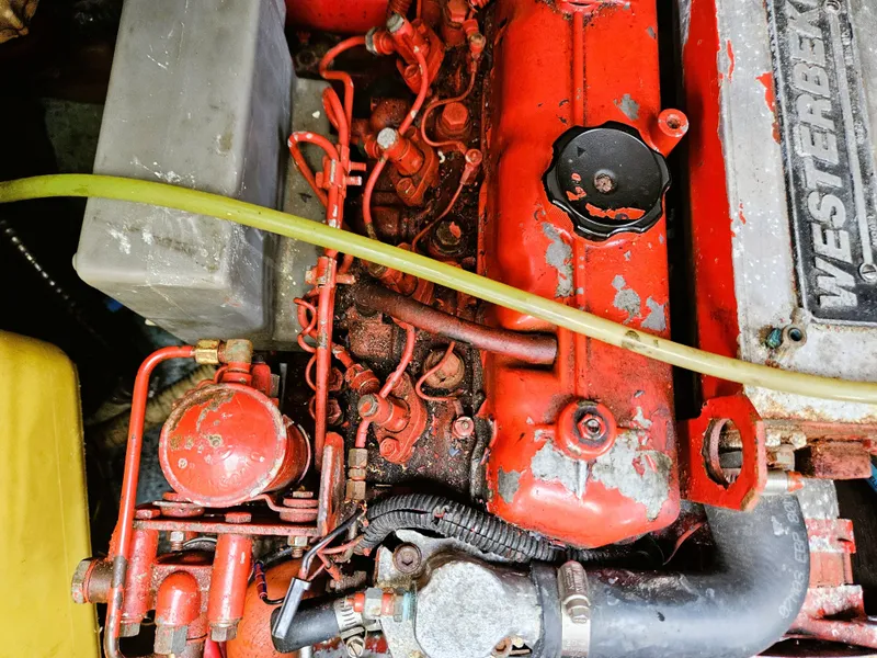 Slide: The Image of 1985 Sabre 34 engine with red and gray components. - 21