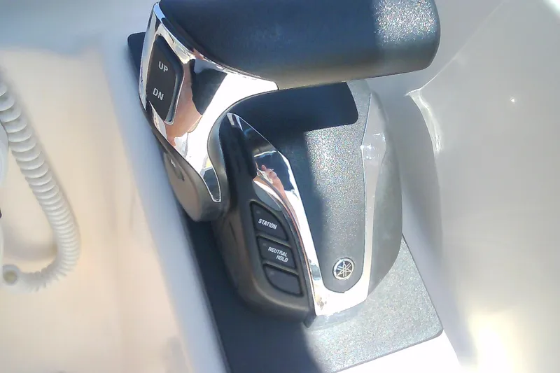 Slide: The Image of Throttle control of 2005 Grady-White Tournament 225 boat, featuring Yamaha controls. - 13