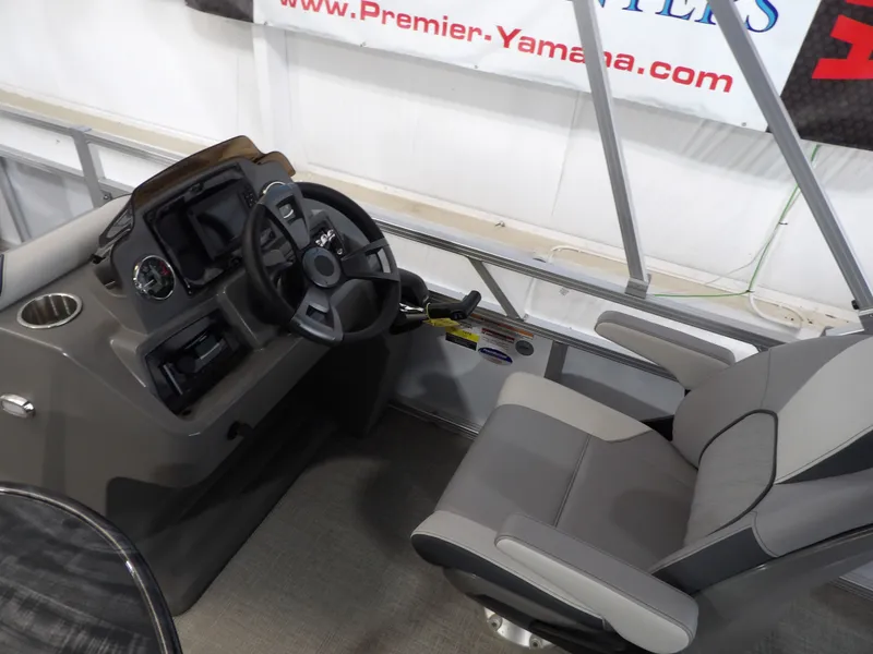 Slide: The Image of Avalon Venture Quad Fish - 19' 2026 - 17