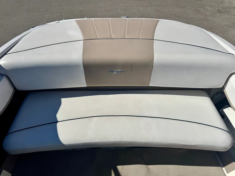 Slide: The Image of Rear seat of a 2006 Four Winns 190 Horizon boat. - 18