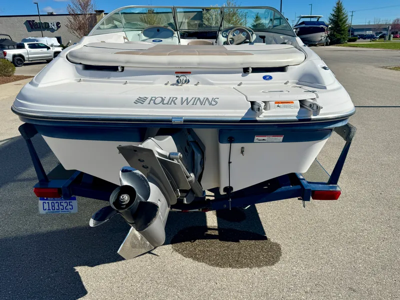 Slide: The Image of 2006 Four Winns 190 Horizon boat on trailer, rear view. - 4