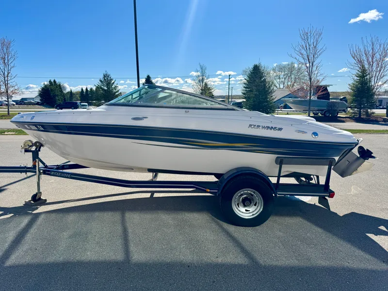 Slide: The Image of 2006 Four Winns 190 Horizon boat on trailer, sunny day. - 7