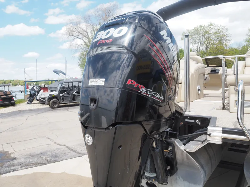 Slide: The Image of 2015 Bennington 2572 RCW with Mercury 300 Pro outboard motor. - 4