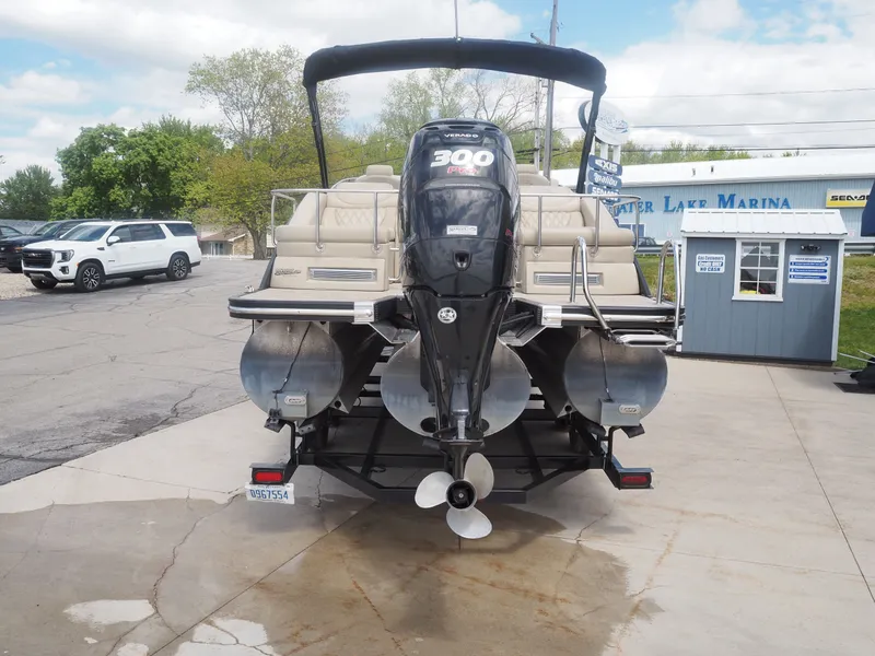 Slide: The Image of 2015 Bennington 2572 RCW pontoon boat with outboard motor. - 5